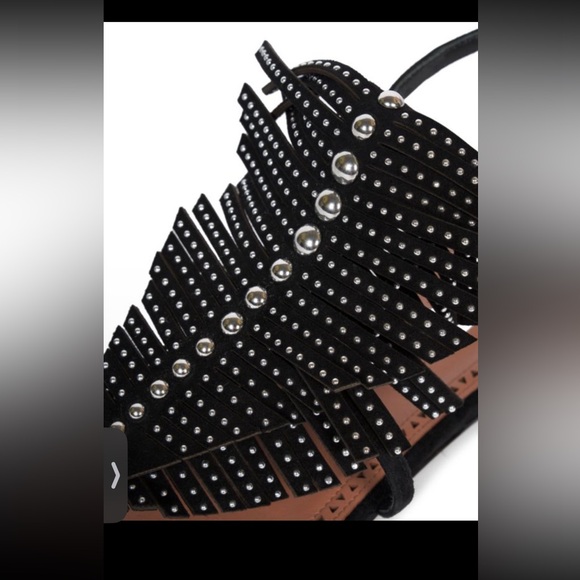 ALAÏA
Embellished suede thong sandals with Box. - Picture 9 of 13